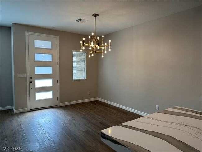 Building Photo - 600 N Carriage Hill Dr