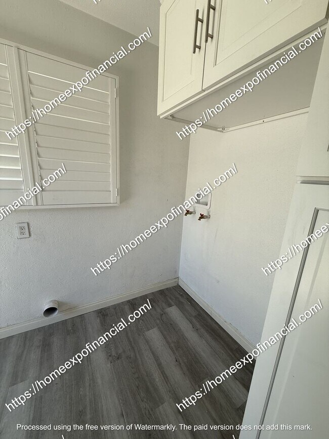 Building Photo - Nice House For Rent