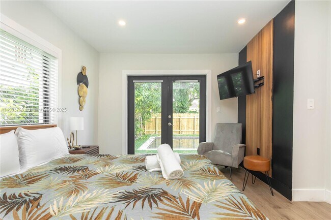 Building Photo - 2360 SW 12th St