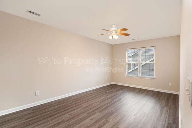 Building Photo - 17304 Commons Crossing Dr