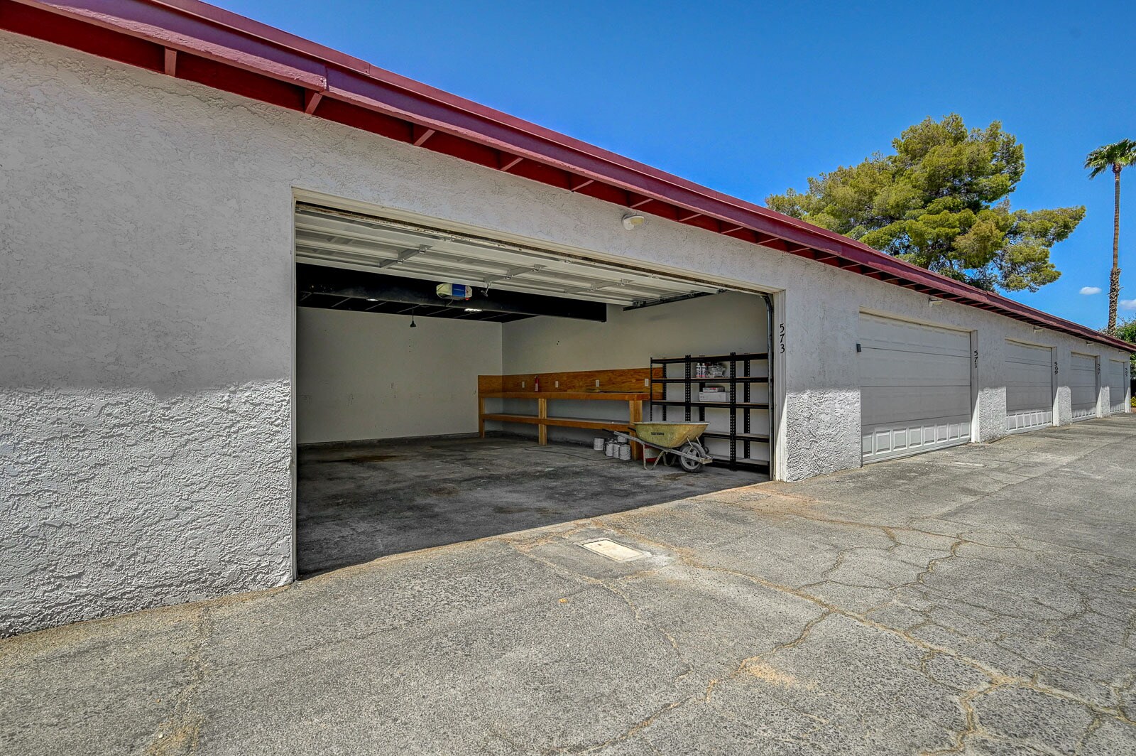 Building Photo - 573 Greenbriar Townhouse Way