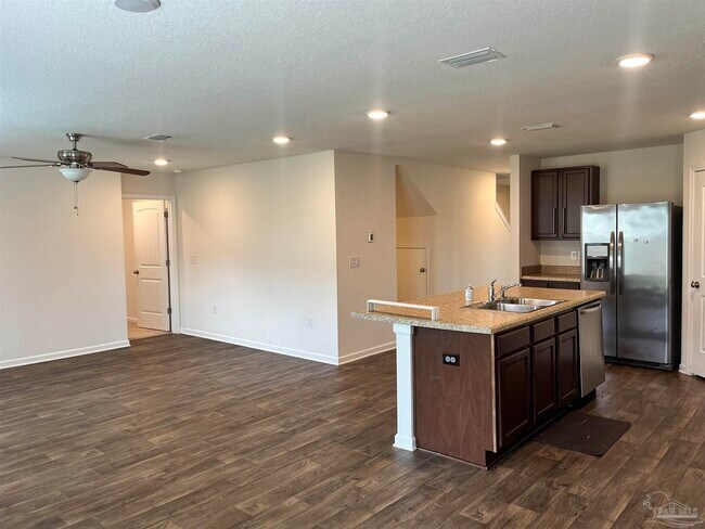 Building Photo - 5862 Blackhorse Cir