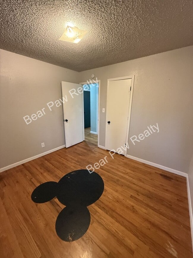 Building Photo - 116 King Ct