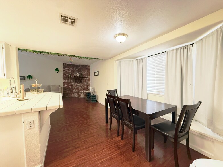 Building Photo - 7653 Phelan Rd