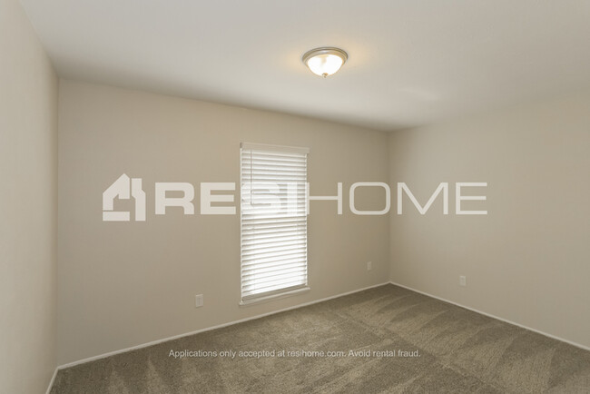 Building Photo - HOME FOR RENT!