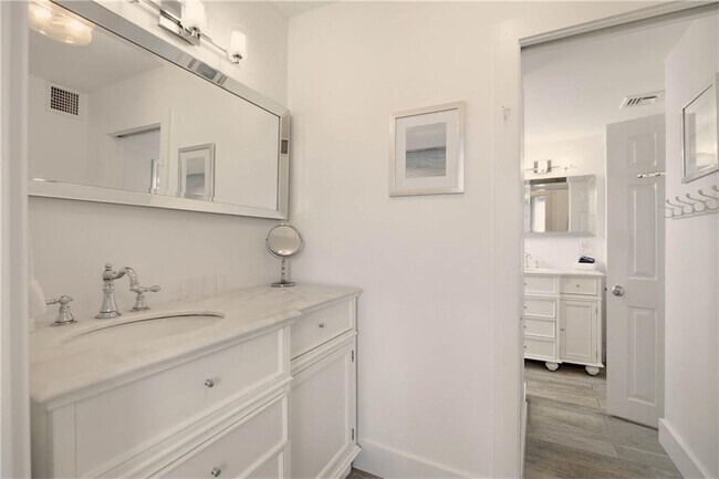 Building Photo - 38 Pope St