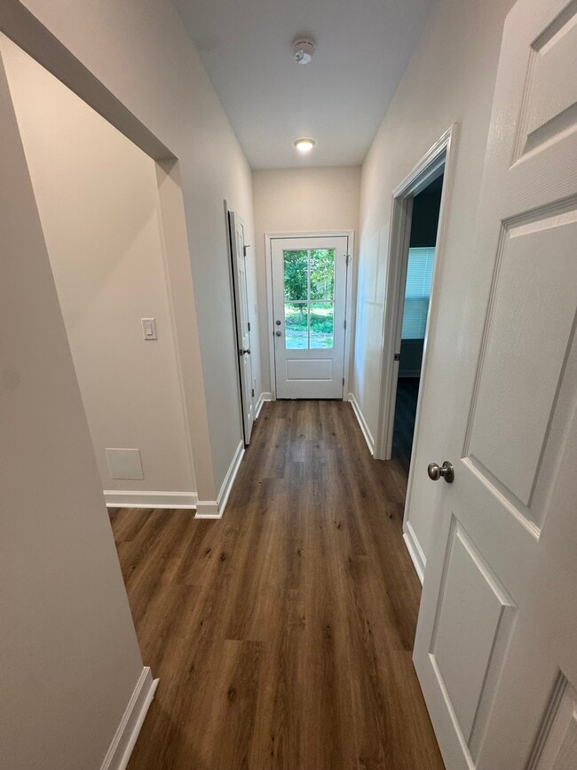 Building Photo - Hicks Duplex
