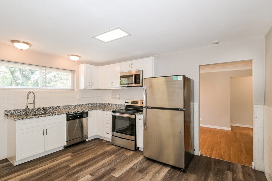 Building Photo - 605 Plantmore Dr