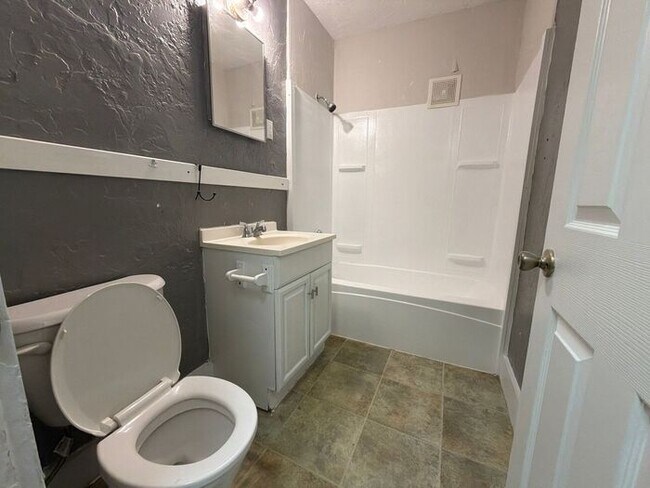 Building Photo - Charming 2-bedroom, 1-bathroom unit in Daytona