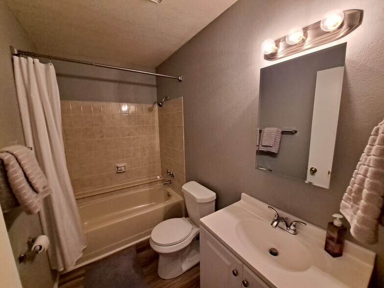 Building Photo - 1241 Firefly Cir