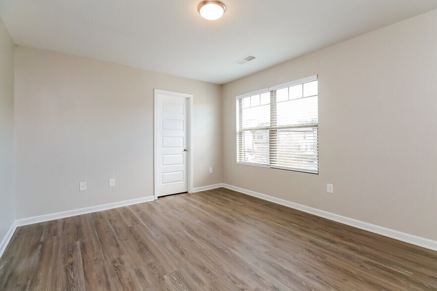 Building Photo - 1079 Lear Dr