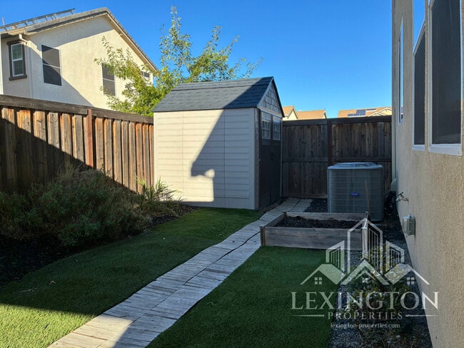 Building Photo - Elegant, 3BD/2.5BA, Sacramento Home in Nat...