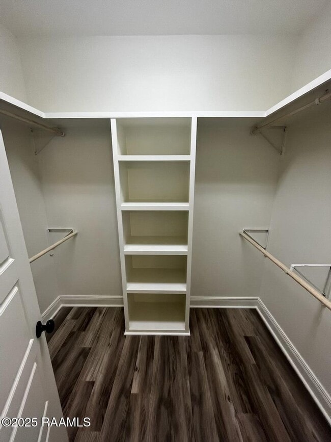 Building Photo - 721 Almonaster Rd