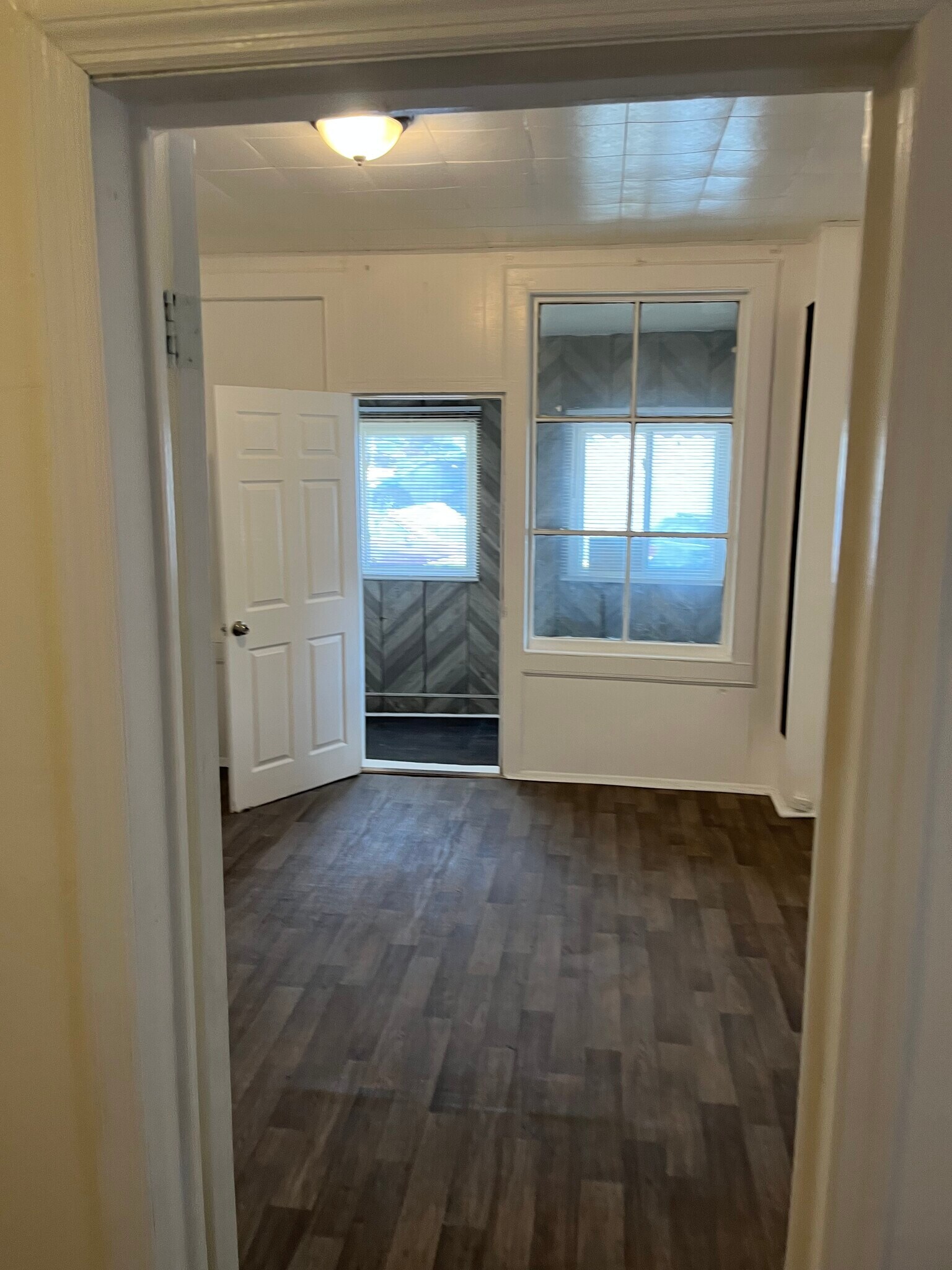 Building Photo - 44 N Bond St