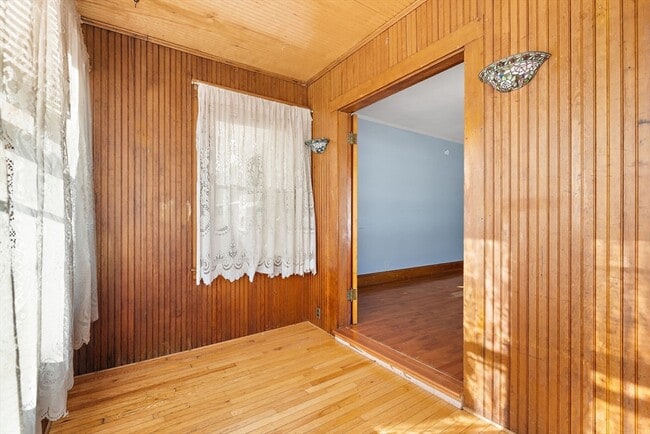 Building Photo - 92 Sayles St