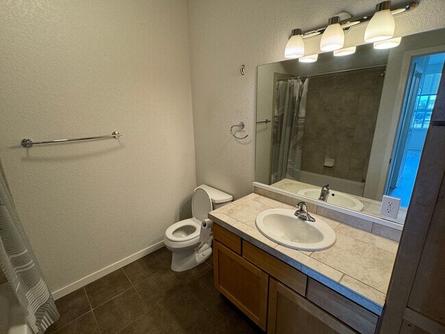 Building Photo - 1B/1B at the Landmark Lofts!