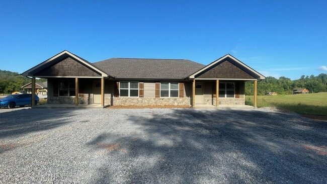 Building Photo - Cosby 2/2 Brand New Duplex