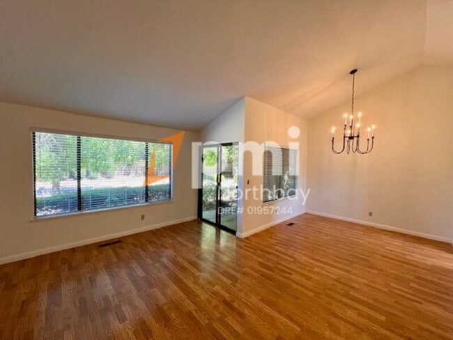 Building Photo - 3552 Larchmont Ct