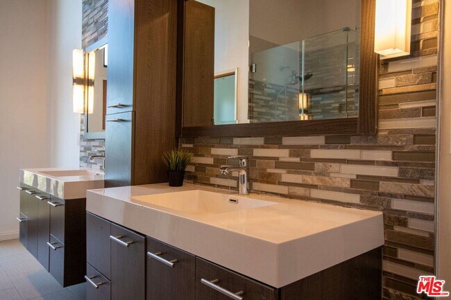 Building Photo - 11619 Lerdo Ave