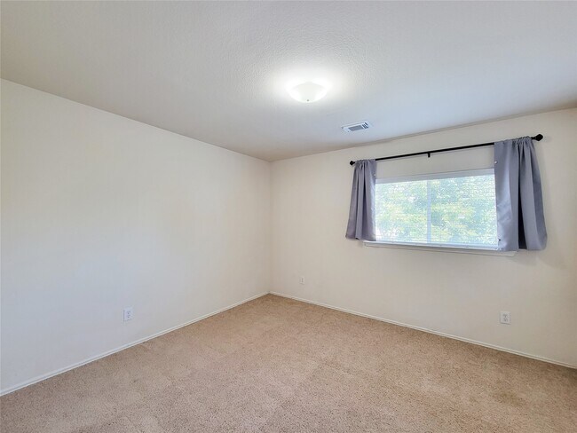 Building Photo - 5746 Roehampton Ct