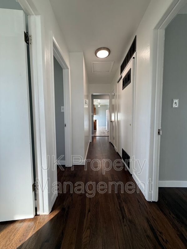 Building Photo - 821 47th St S