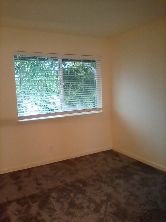 Building Photo - 400 Corcoran Ave