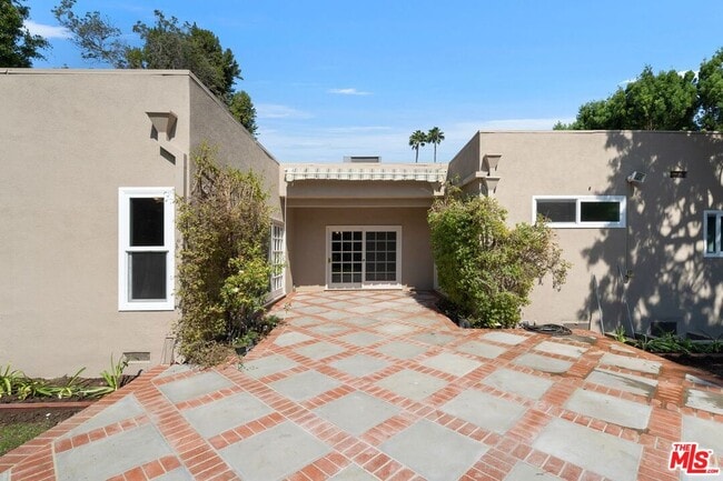 Building Photo - 519 N Rexford Dr