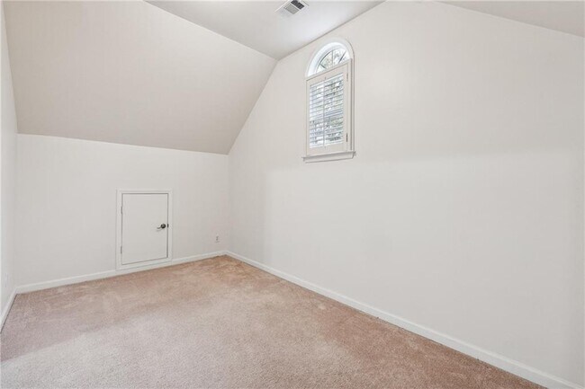Building Photo - 2075 Willshire Glen