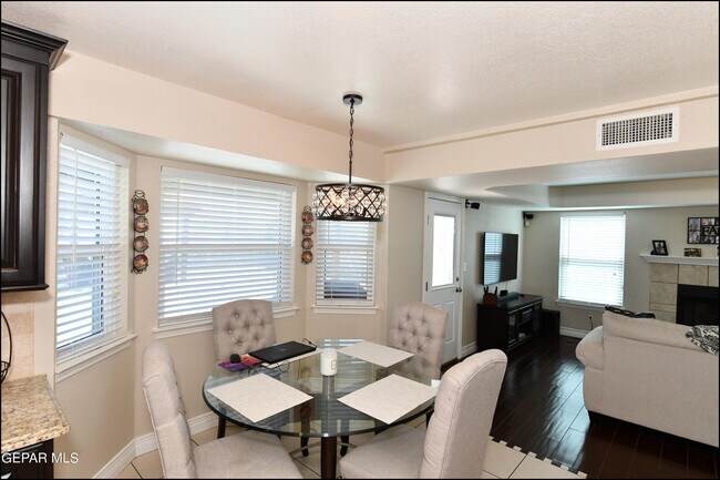 Building Photo - 5060 Silver Sands Ave