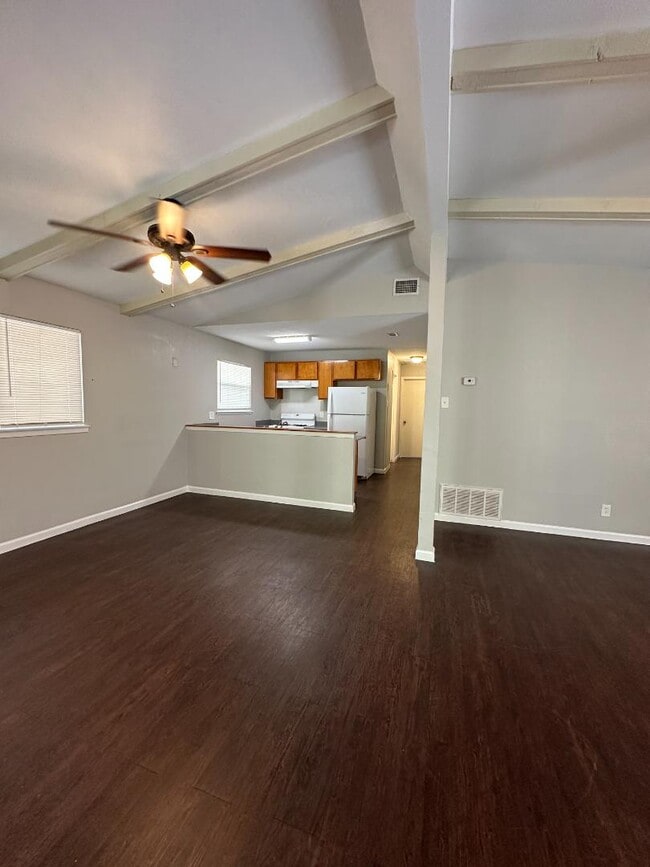 Building Photo - 5127 Village Green