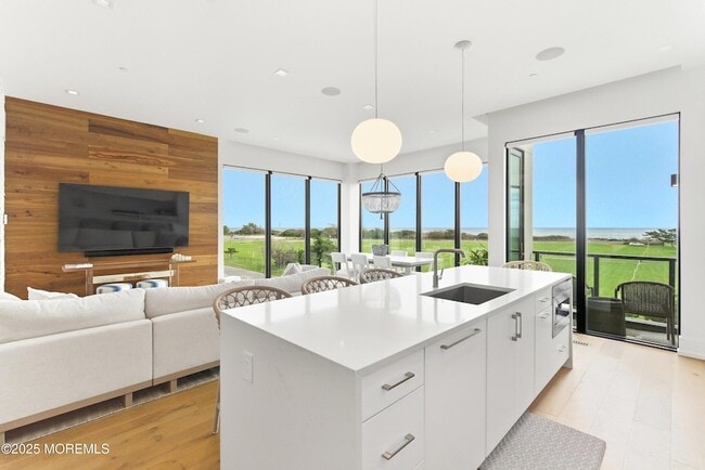 Primary Photo - 200 Ocean Ave N