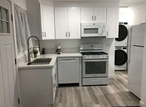 Building Photo - 3414 Bayberry Dr