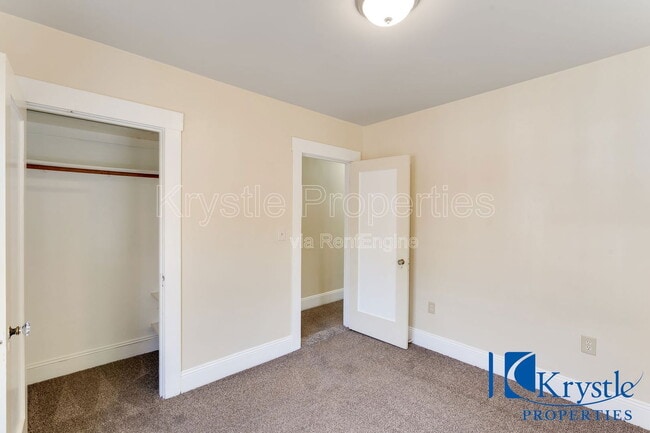 Building Photo - 517 Alhambra St