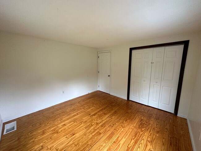Building Photo - 169 Rocky Hill Rd