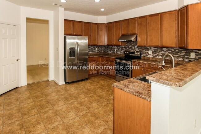 Building Photo - 10031 Golden Dr