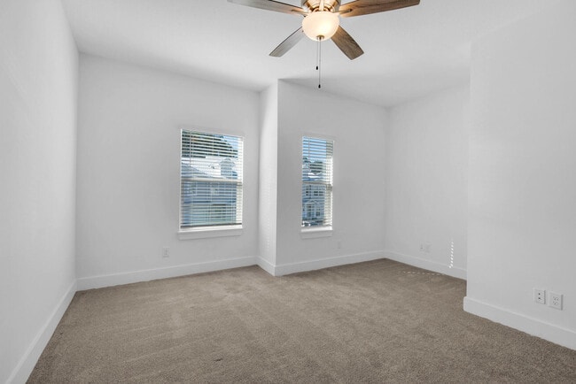 Building Photo - 112 Date Palm Ln