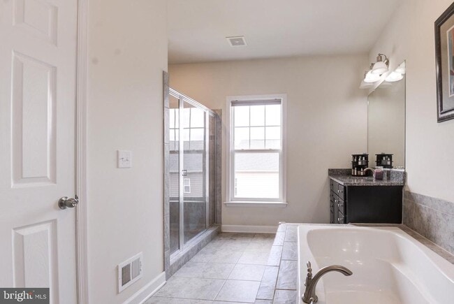 Building Photo - 22283 Pinecroft Terrace