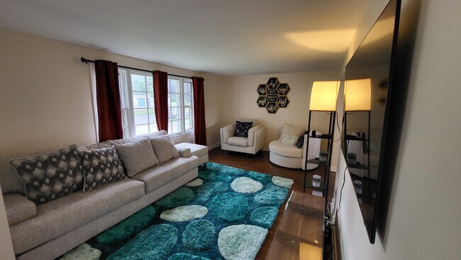 Living room - 156 Stoneleigh Ave