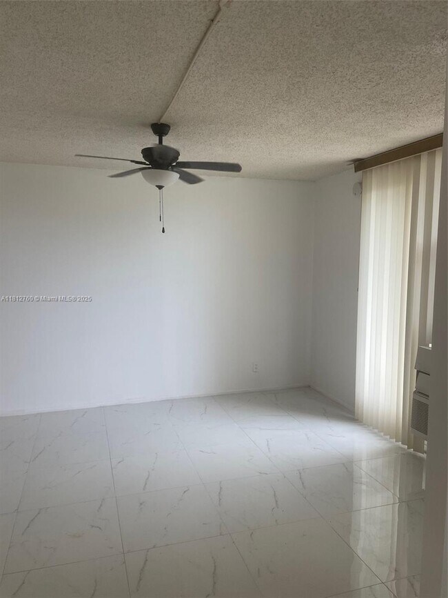 Building Photo - 2701 Riverside Dr