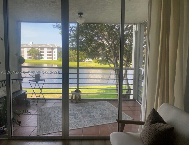 Building Photo - 9420 Poinciana Pl
