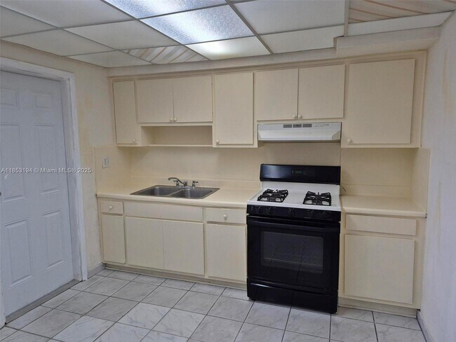 Building Photo - 641 W 30th St