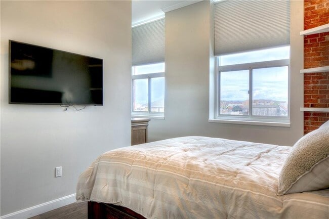 Building Photo - 1 Commercial Wharf