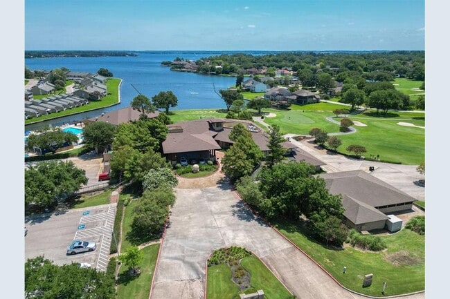 Building Photo - 1406 W April Villa