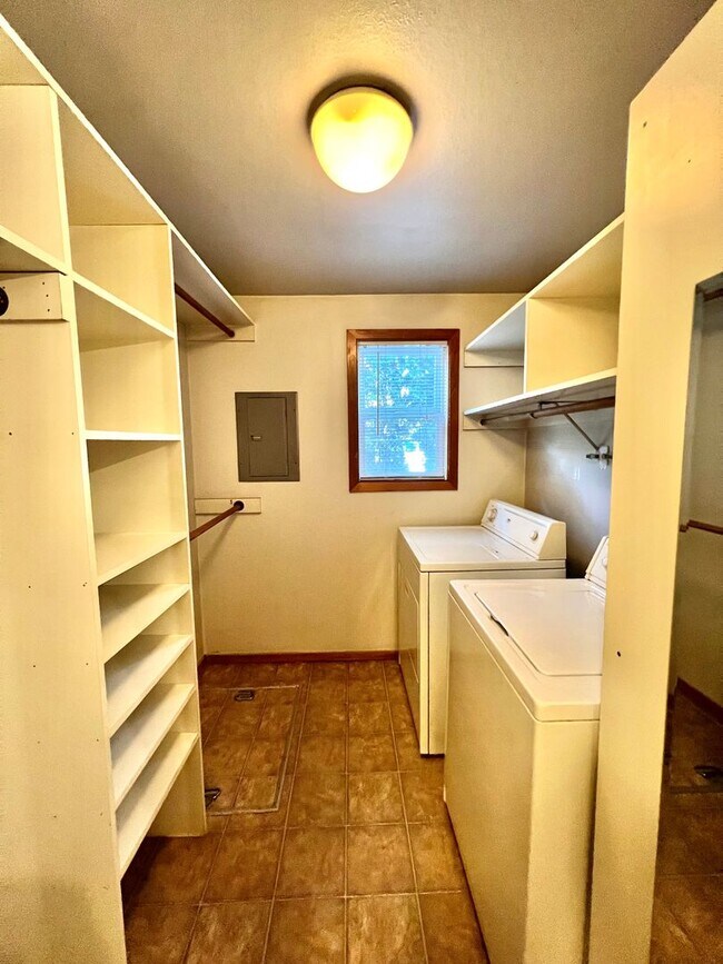 Building Photo - Cozy Grey Hawk Condo by COCC!