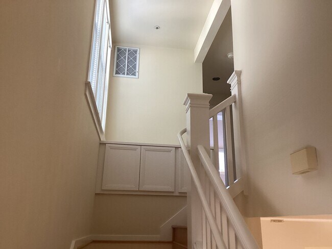 Building Photo - 204 Roosevelt Terrace