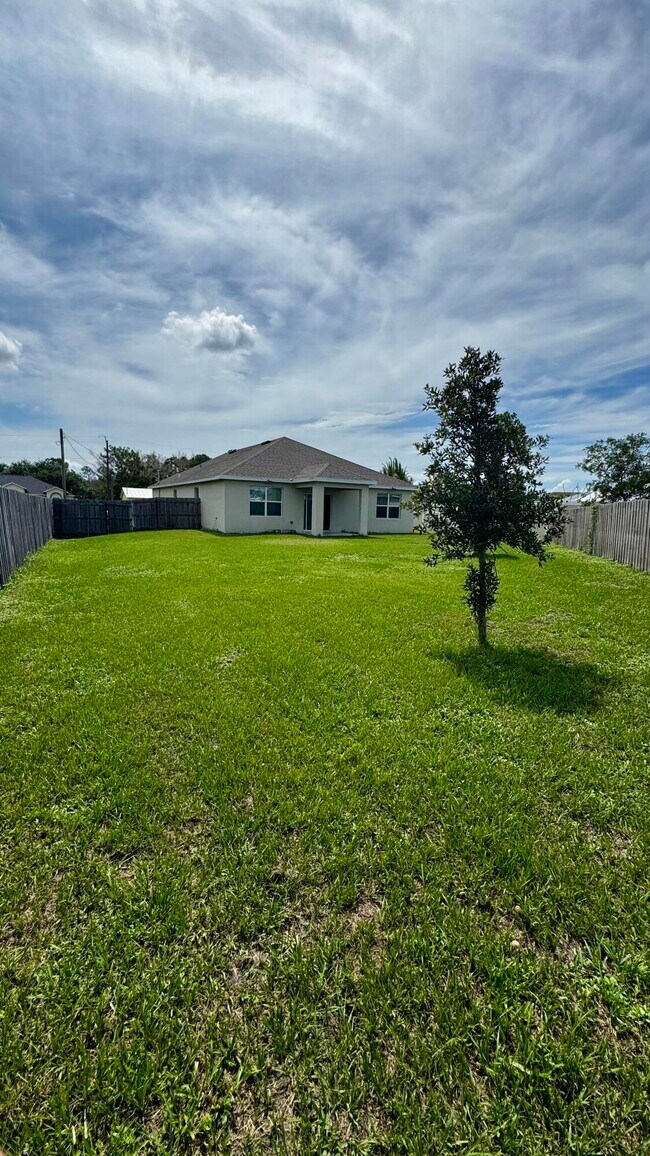 Building Photo - 4011 SW Kidd Ct