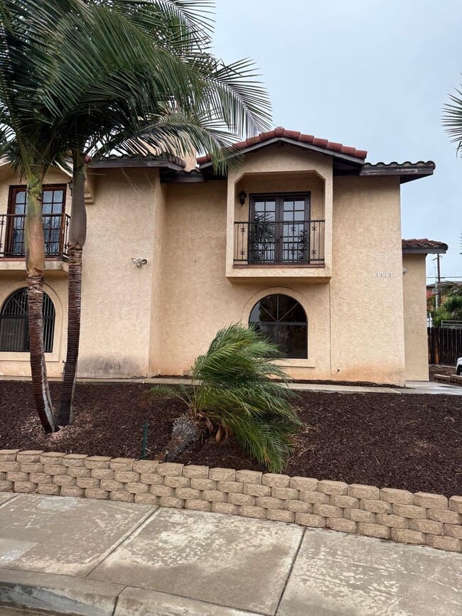 Building Photo - I AVE -2415