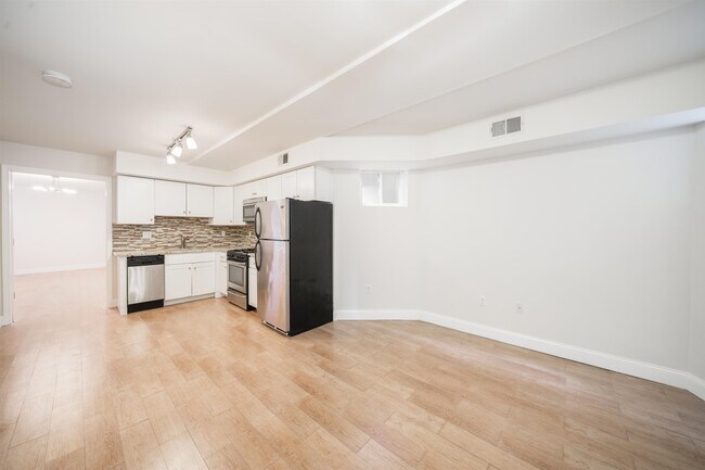 Building Photo - 149 Webster Ave