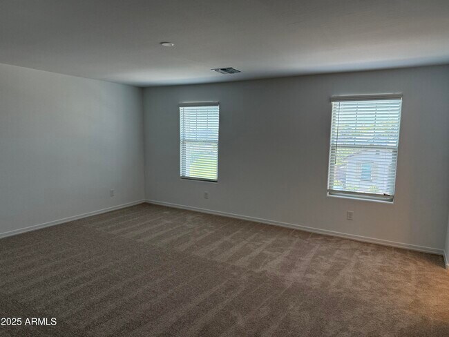 Building Photo - 10209 W Amelia Ave