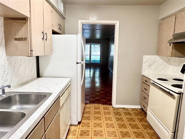 Building Photo - 7920 Royal Ln